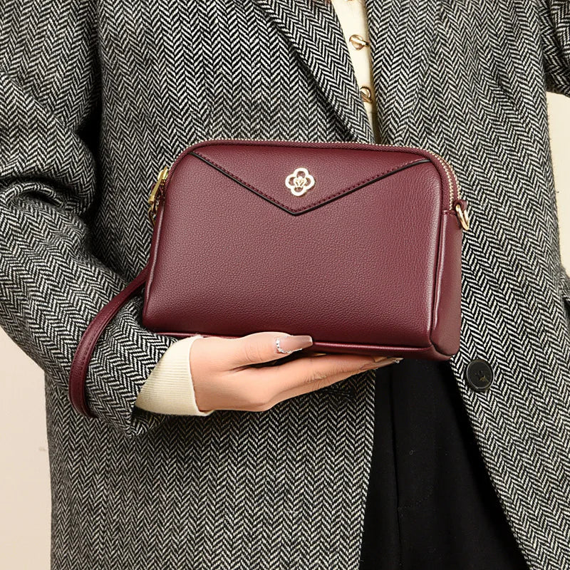 Bolsa de couro solta com alça fina